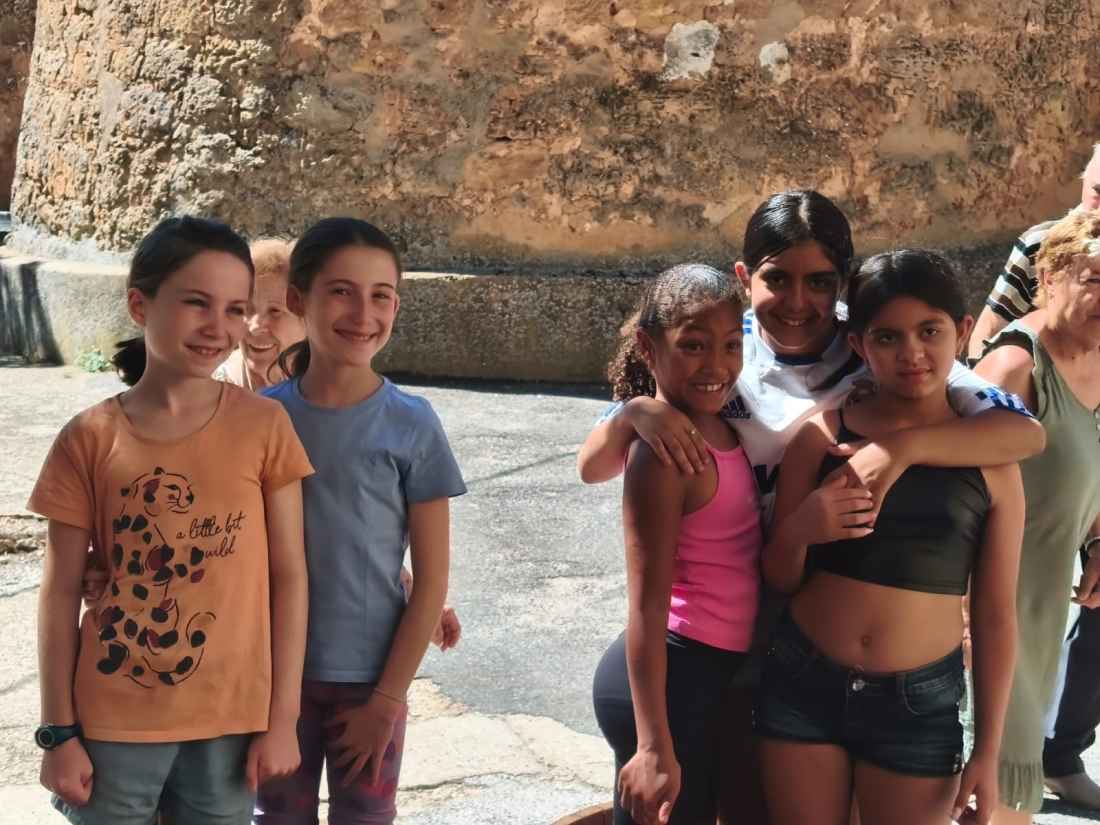 Pisada de uva para niños en Quintanilla de Tres Barrios
