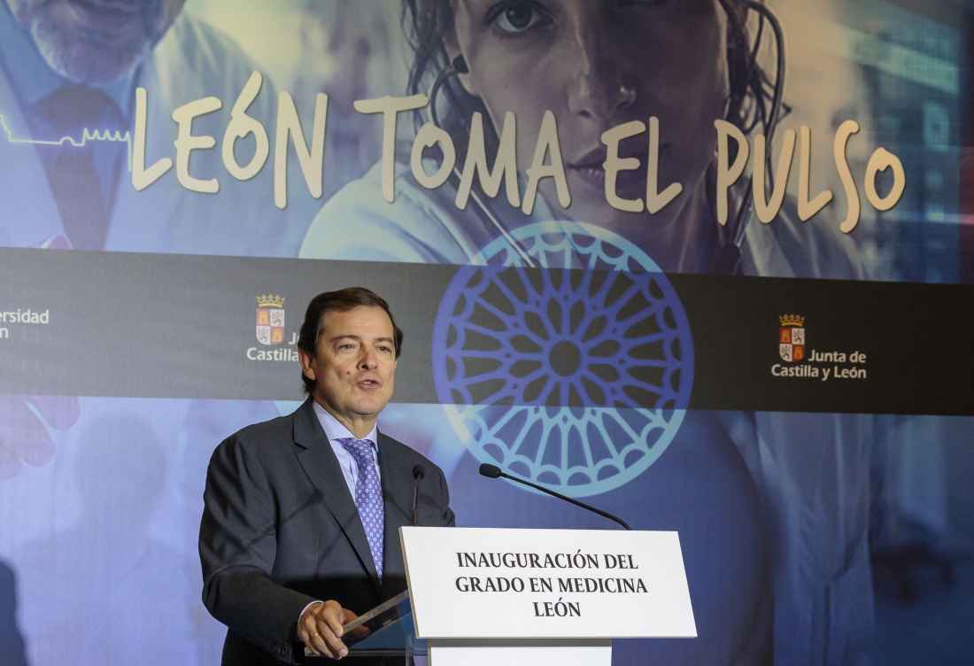 Mañueco reafirma en León apuesta por calidad de oferta universitaria en la Comunidad 