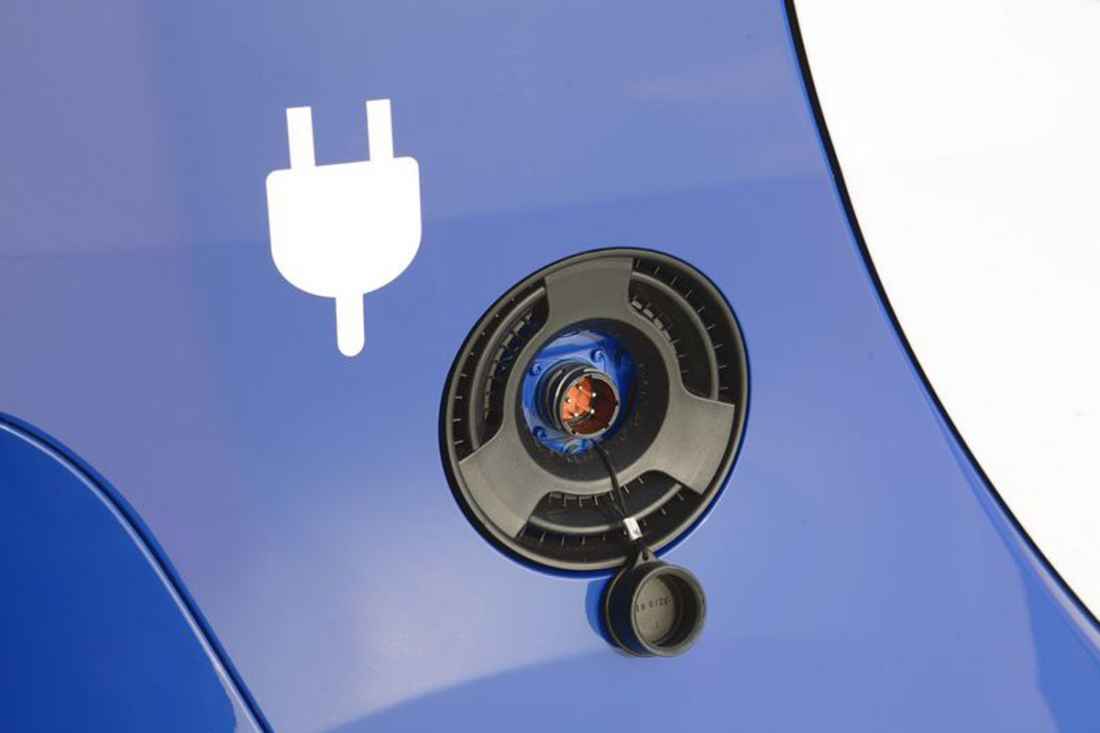 La Junta simplifica instalación de puntos de recarga pública de vehículos eléctricos y plantas de autoconsumo 
