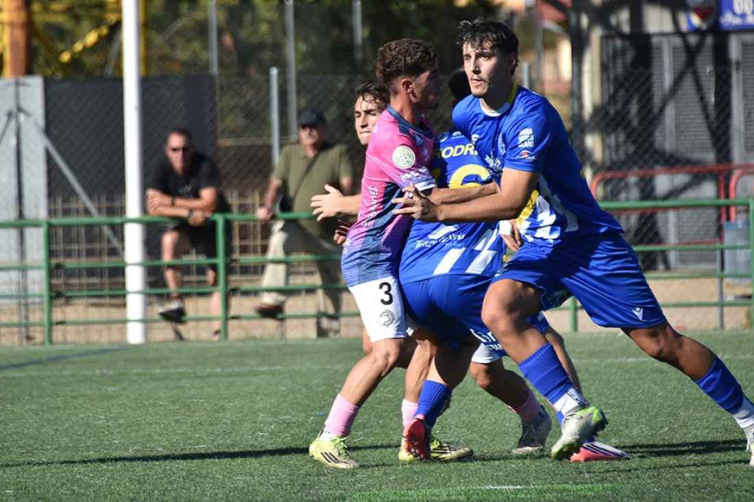 El Calasanz gana al Unionistas B (3-2) y se agarra a la Tercera Federación