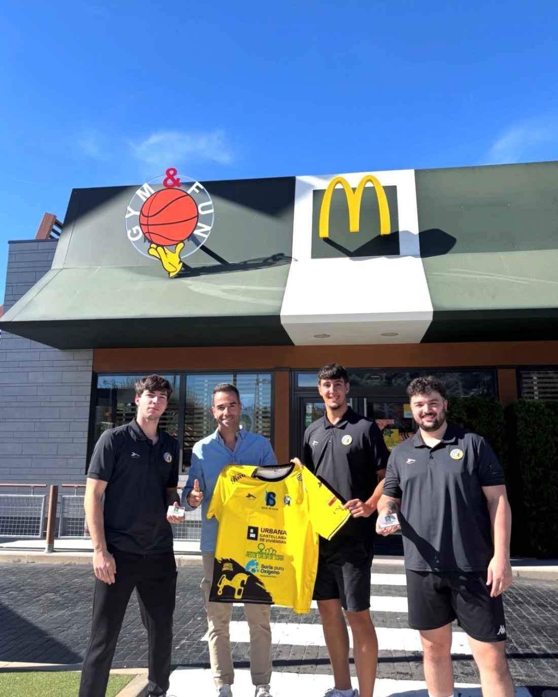 Balonmano Soria entrega carnets a sus abonados
