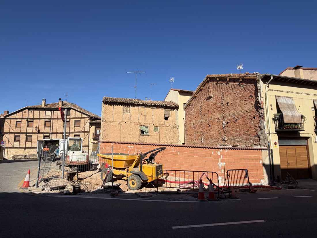 El Ayuntamiento burgense adecenta el solar de Rodrigo Yusto 26