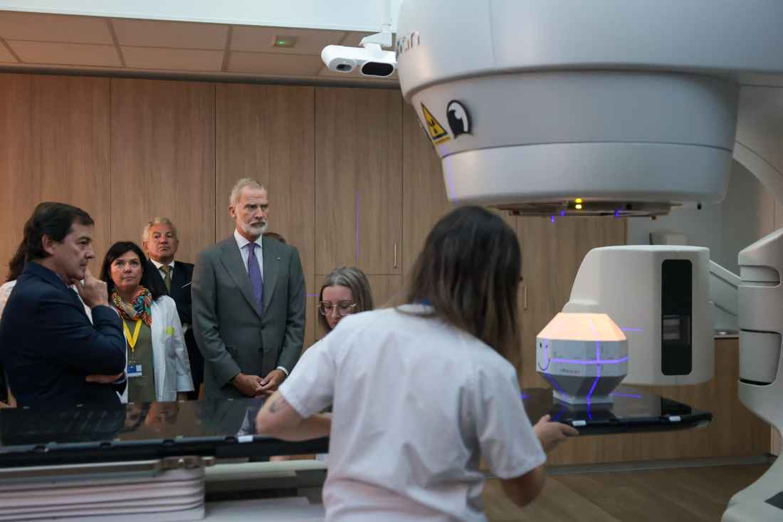 Mañueco resalta transformación de Santa Bárbara en hospital moderno, accesible y sostenible