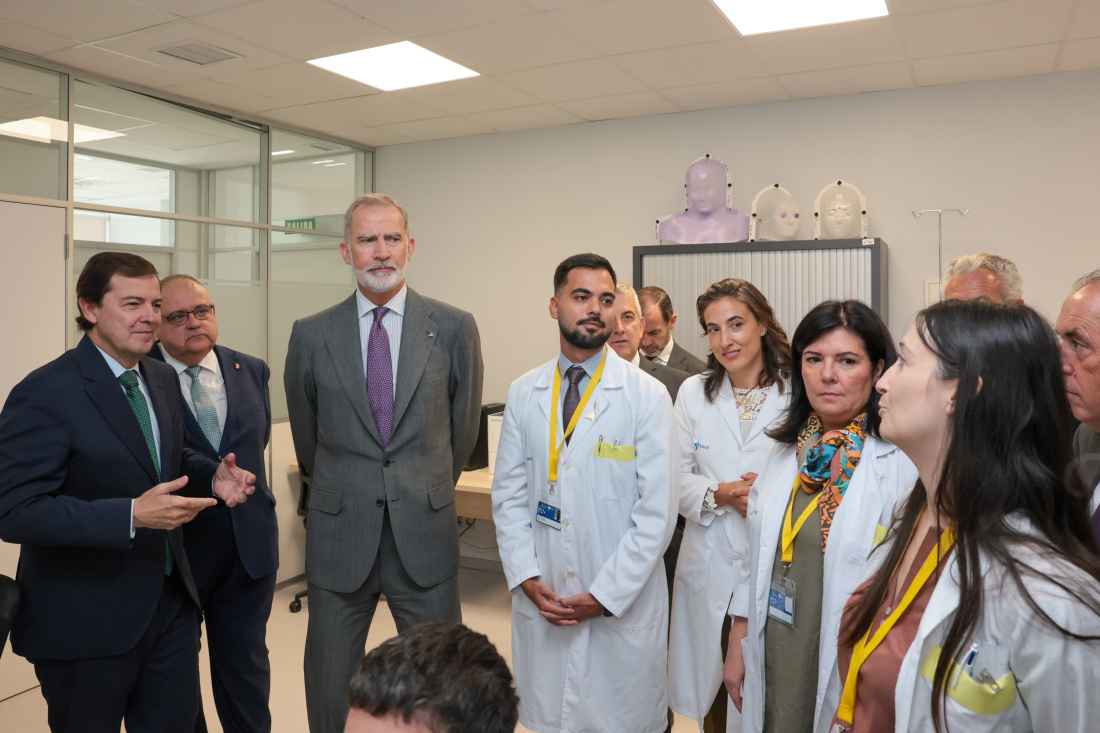 Mañueco resalta transformación de Santa Bárbara en hospital moderno, accesible y sostenible