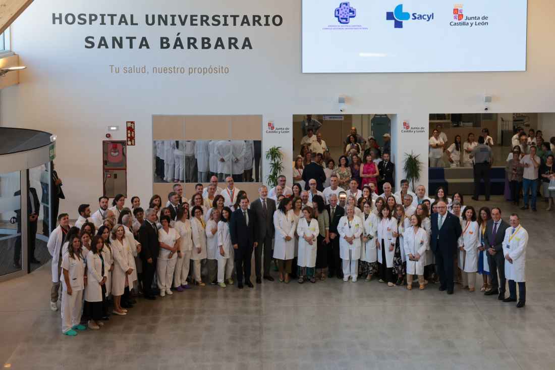 Mañueco resalta transformación de Santa Bárbara en hospital moderno, accesible y sostenible