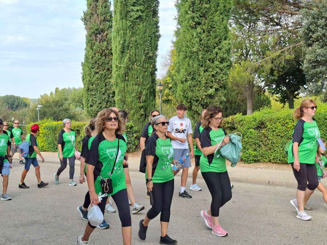 Casi 600 adnamantinos marchan contra el cáncer