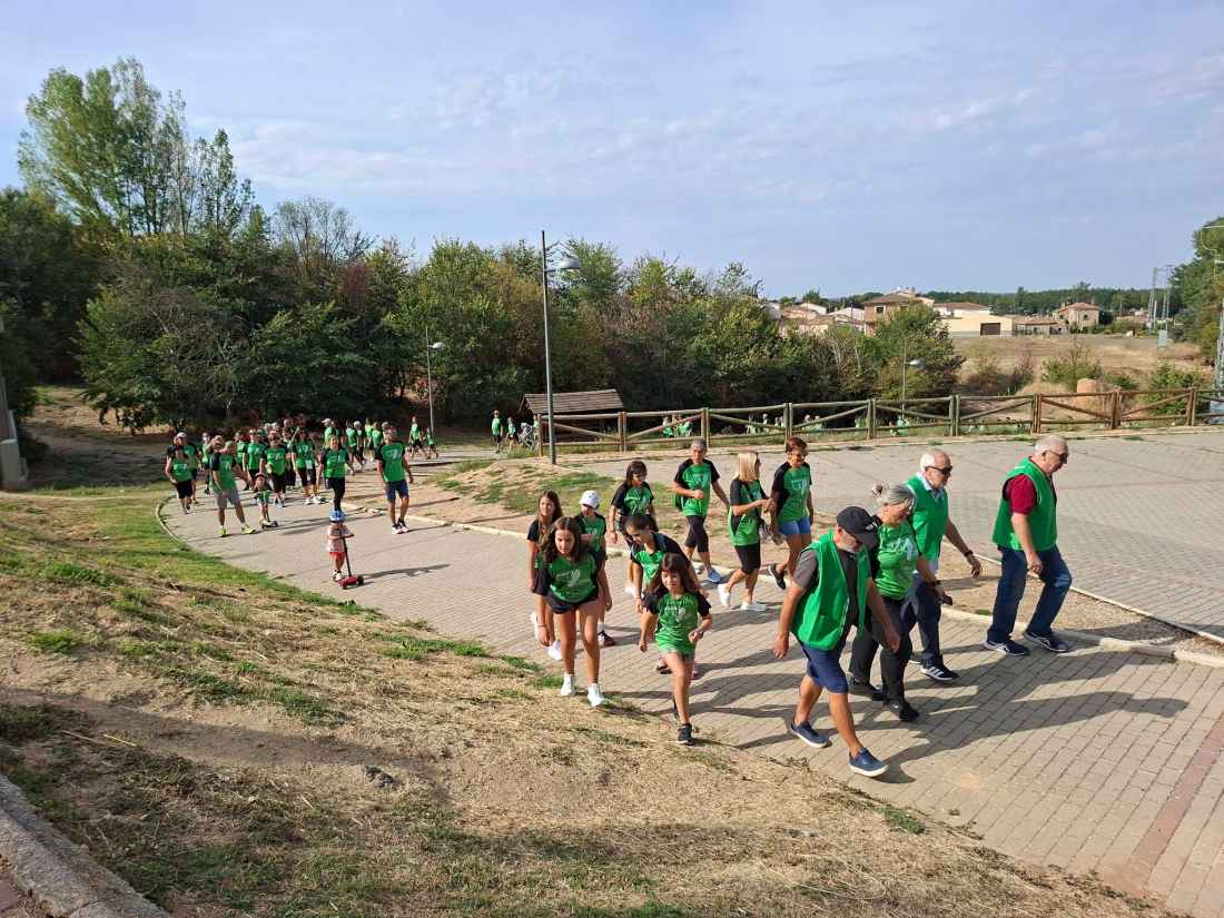 Casi 600 adnamantinos marchan contra el cáncer