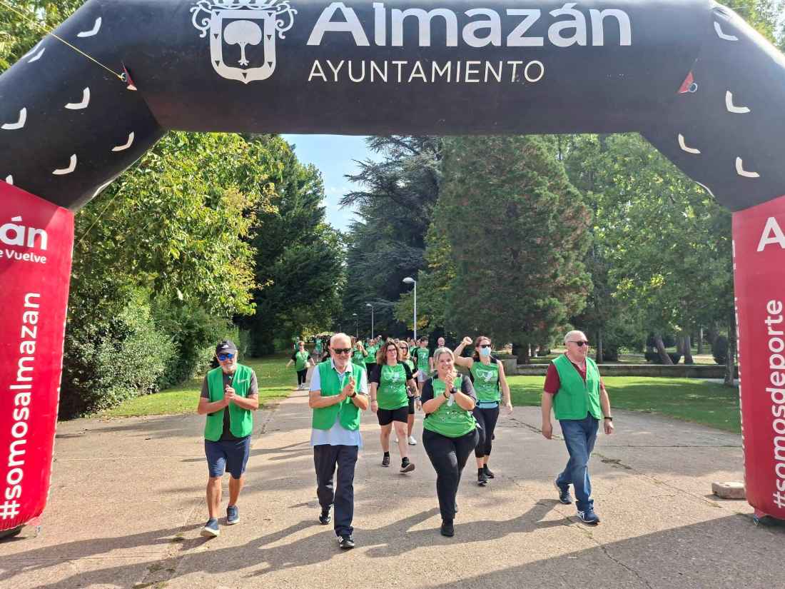 Casi 600 adnamantinos marchan contra el cáncer