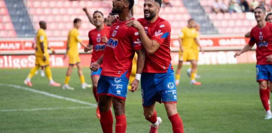 El Numancia mantiene liderato en grupo V de Segunda RFEF