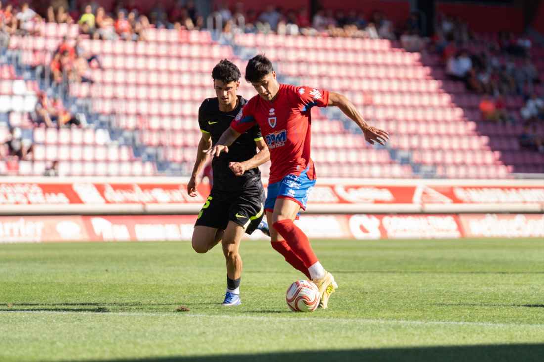 El Numancia mantiene liderato en grupo V de Segunda RFEF