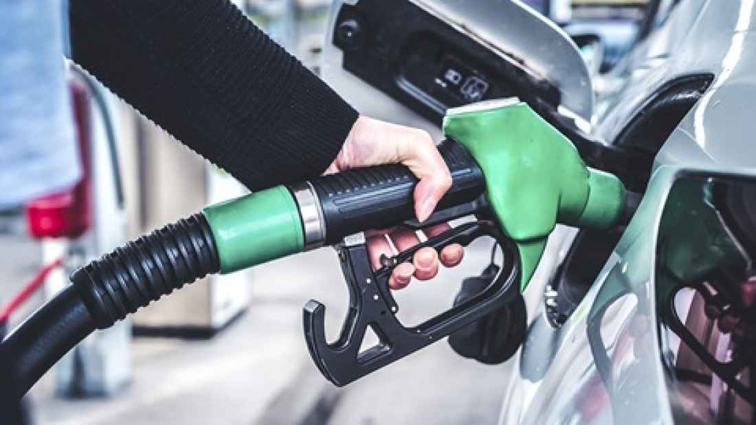 El Gobierno prolonga medidas para contener subida de precios de carburantes