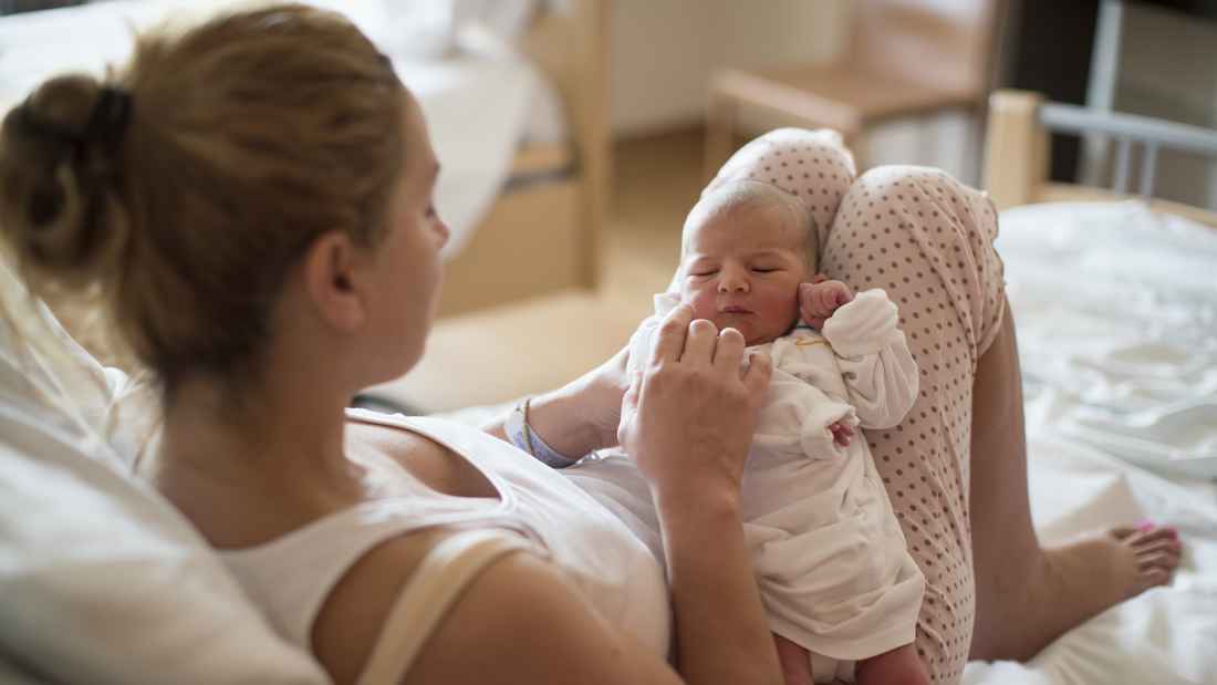 Casi siete de cada diez mujeres deseaban tener al menos dos hijos en 2025