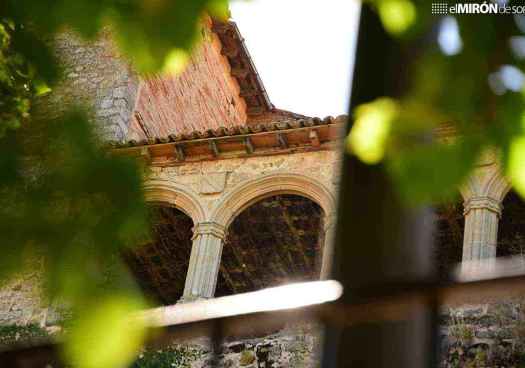 Recogida de firmas para exigir actuación urgente en Palacio de los Hurtado de Mendoza, en Almazán