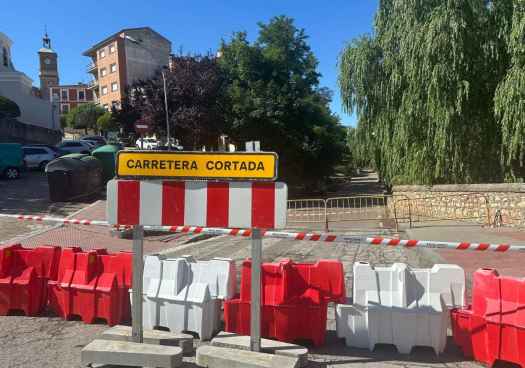 Cortada al tráfico la Ronda del río Duero, en Almazán, por derrumbe de palacio