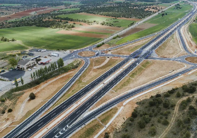 Tres heridos en vuelco de turismo en A-11, en Venta Nueva