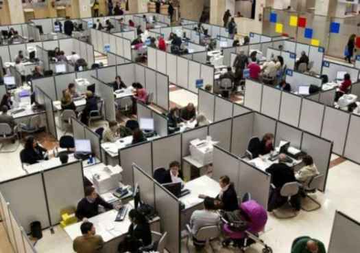 Las administraciones públicas, Educación y Servicios Sociales destruyen 81.615 empleos en agosto 