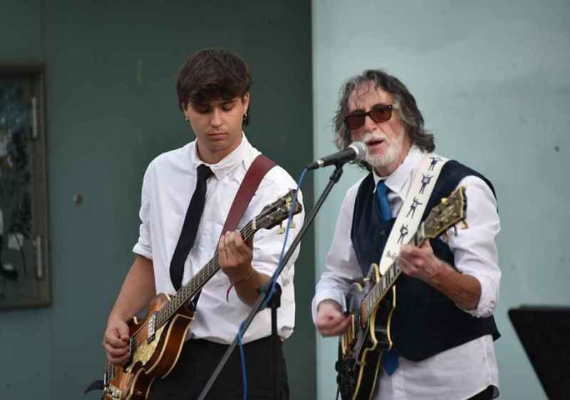 Concierto de "Los Pizarros" en inicio de concentración "Soria en 600"