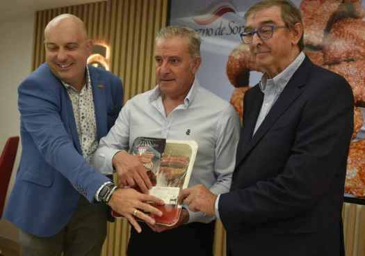 Torrezno de Soria luce su etiqueta 30 millones en Sierra de Toranzo