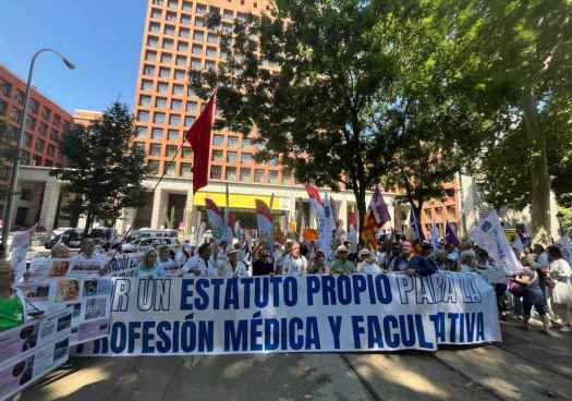 Los sindicatos de médicos y facultativos convocan paro indefinido en octubre