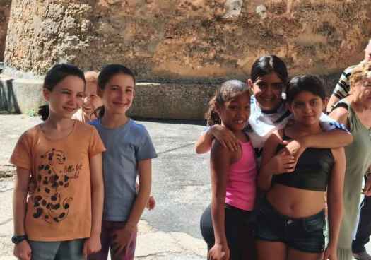 Pisada de uva para niños en Quintanilla de Tres Barrios