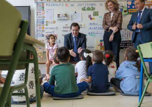 Mañueco anuncia nuevas medidas para mejorar la educación en Castilla y León