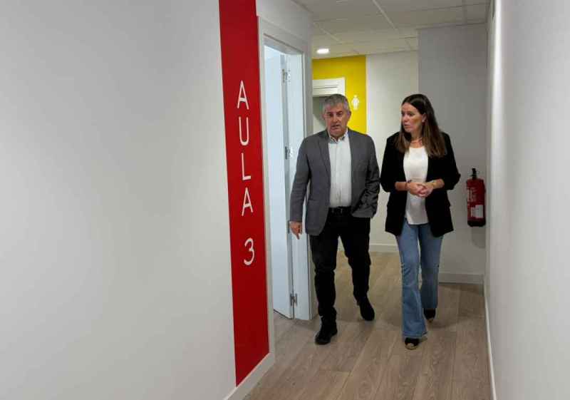 El alcalde Javier Antón visita la nueva sede de Los Royales