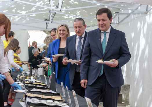 Mañueco destaca récord de exportaciones de la industria láctea de Castilla y León