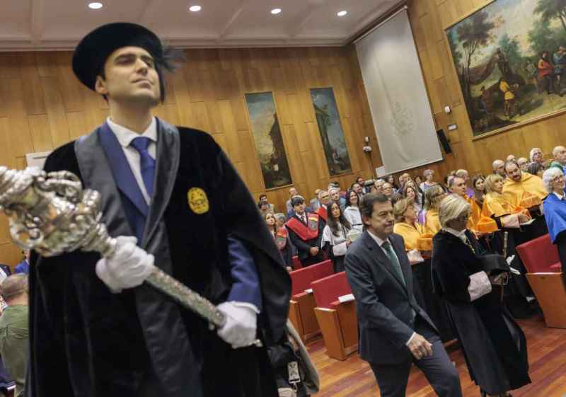 Mañueco destaca compromiso con sistema universitario cada vez más atractivo