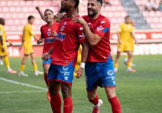 El Numancia mantiene liderato en grupo V de Segunda RFEF