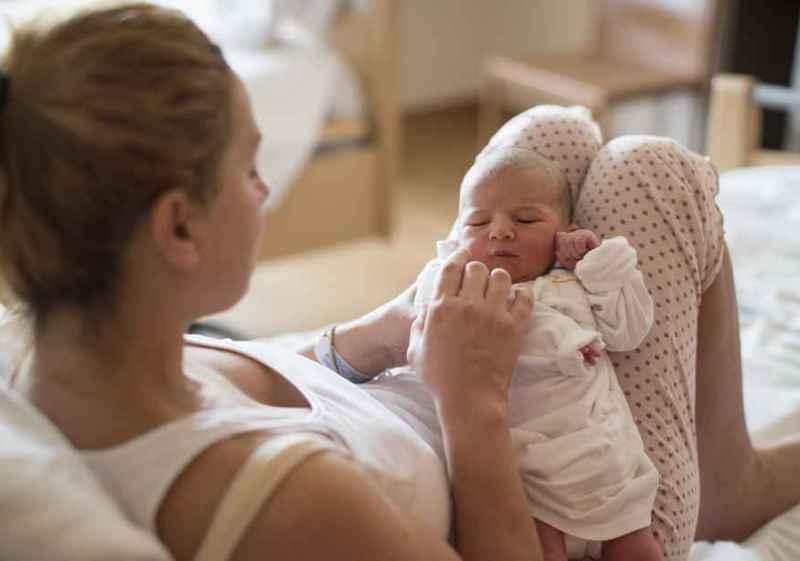 Casi siete de cada diez mujeres deseaban tener al menos dos hijos en 2025
