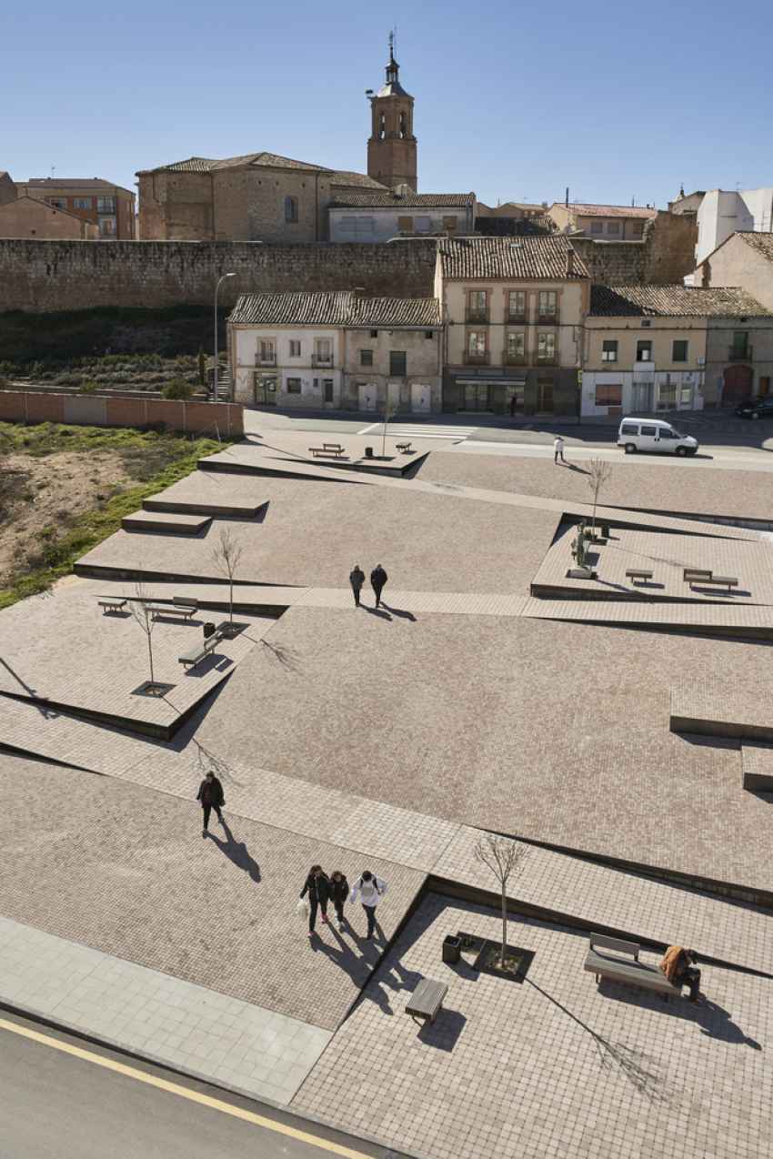 Almazán salva Bajada de Jesús con cambio de ubicación de traca