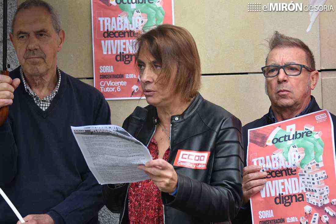 CC.OO. se concentra para reclamar mejores salarios y vivienda digna para más desfavorecidos
