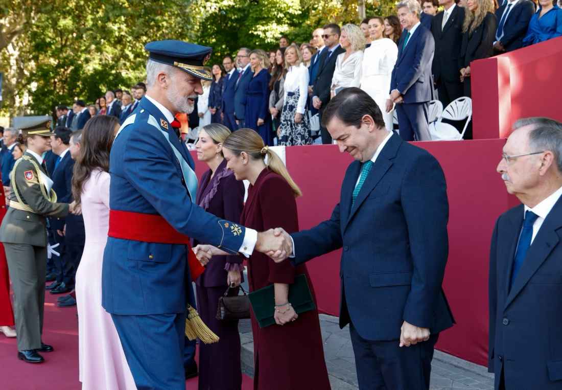 Miles de ciudadanos arropan a Fuerzas Armadas en desfile de Fiesta Nacional