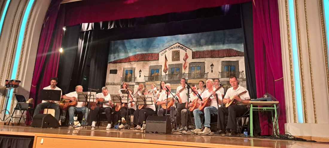 La rondalla de Duruelo homenajea a la de San Leonardo