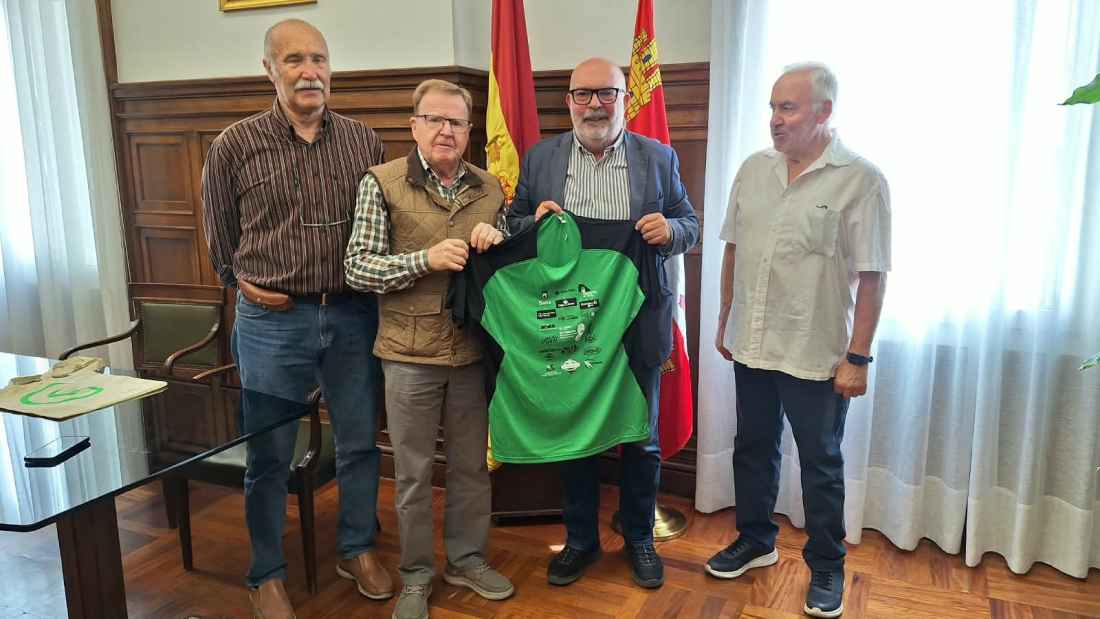 Latorre recibe a la AECC Soria para conocer preparativos de su XIV marcha popular