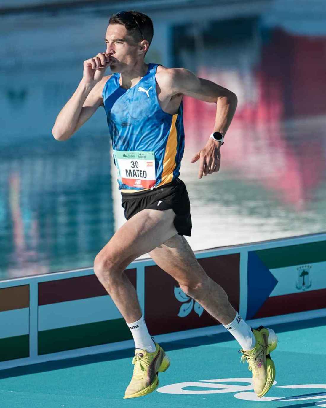 Dani Mateo gana la primera media maratón de Estepona