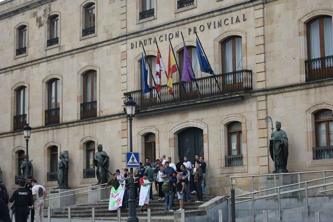 Los bomberos denuncian precariedad del servicio de extinción en Diputación