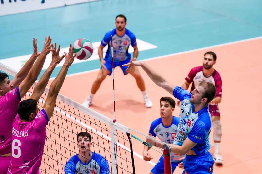 Los celestes abren temporada con victoria en el clásico frente a Unicaja (0-3)