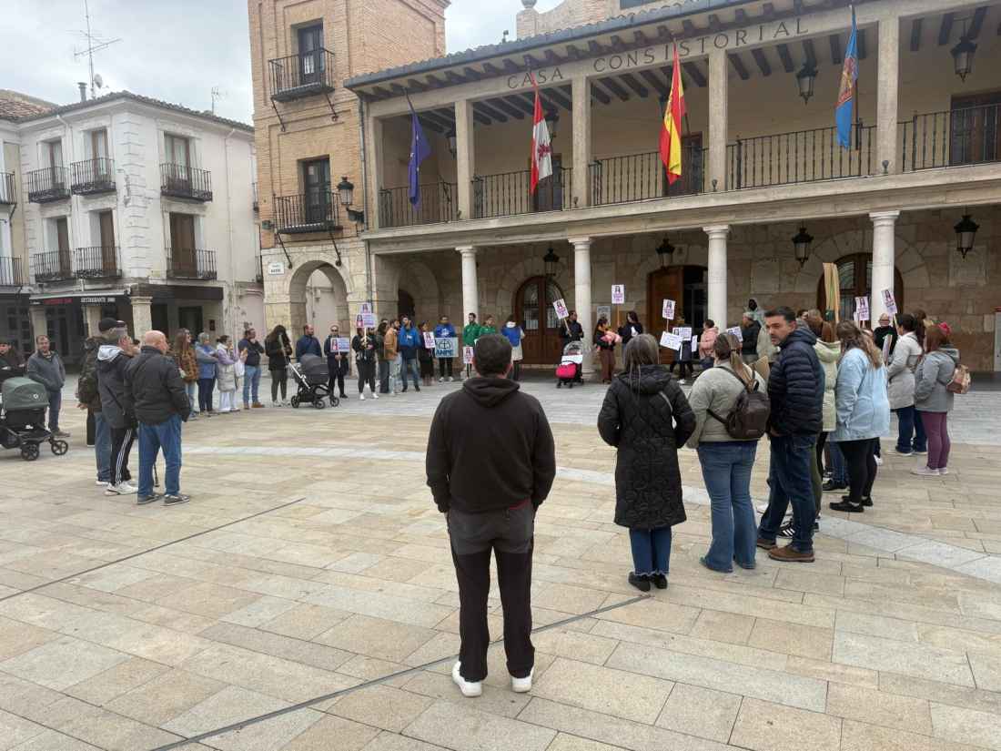 Concentración para exigir enfermera escolar en El Burgo para Zoe