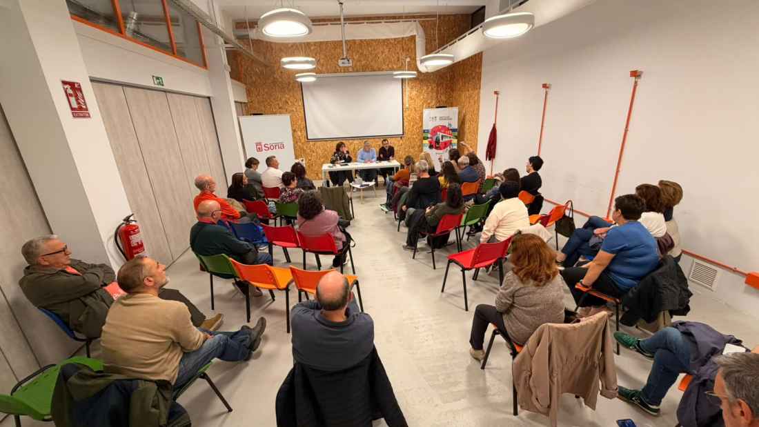 El Ayuntamiento recoge propuestas vecinales de Casco Viejo en asamblea abierta