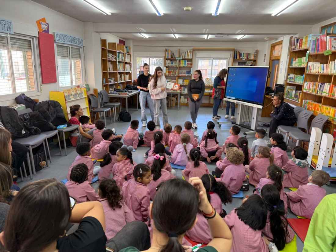 Alumnas de Facultad de Educación de Soria fomentan lectura entre escolares 