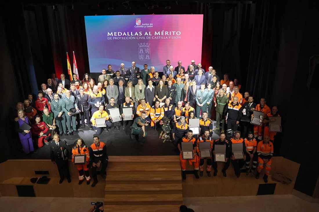 La Junta entrega "Medallas al Mérito de la Protección Ciudadana"