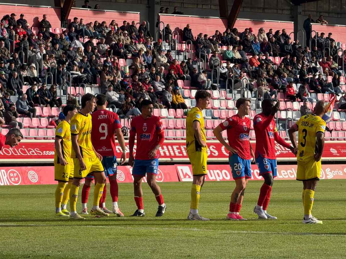El Navalcarnero termina con racha de Numancia en Los Pajaritos (2-3)