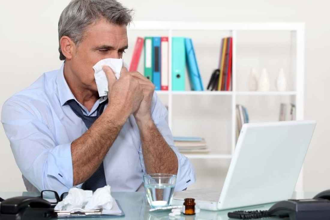 Siete de cada 10 españoles han acudido enfermos a trabajar en el último año 