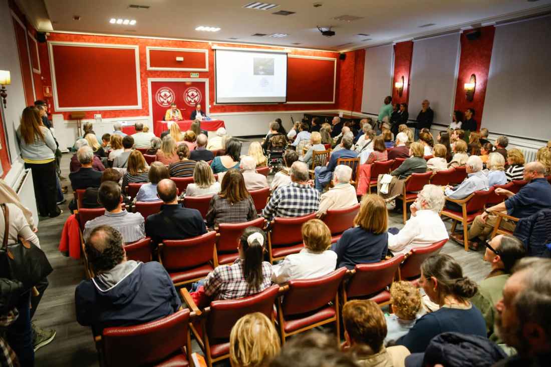 El padre Ángel comparte en Soria el mensaje de su primer libro