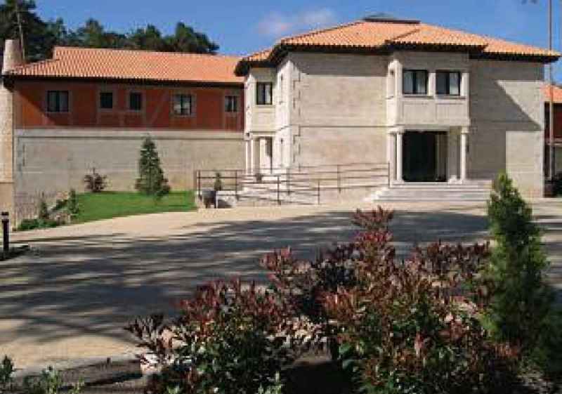 San Leonardo de Yagüe quiere vender el cerrado hotel "La Reserva"