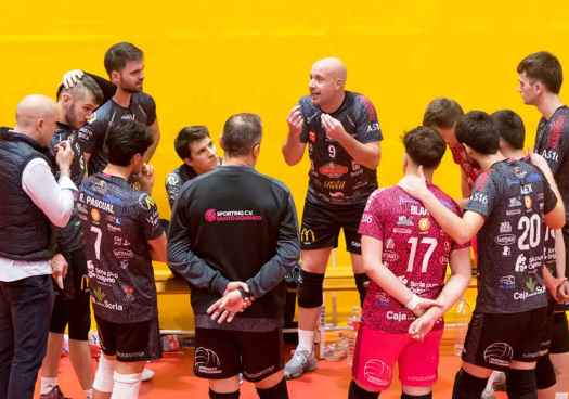El Sporting arranca nueva temporada con derrota frente a promesas del volei español
