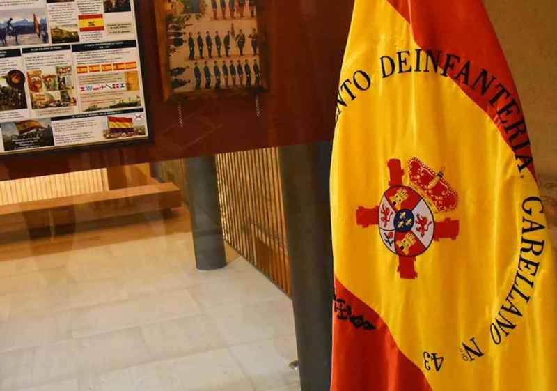 Exposición "La bandera que nació en el mar", en el centro cultural Santa Clara 