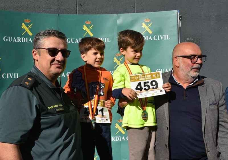 Medallas para los niños participantes en Carrera Verde de Soria