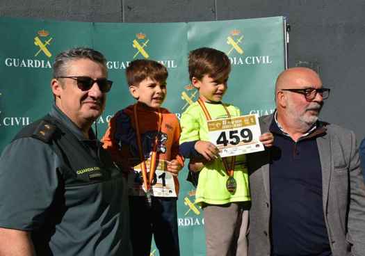 Medallas para los niños participantes en Carrera Verde de Soria